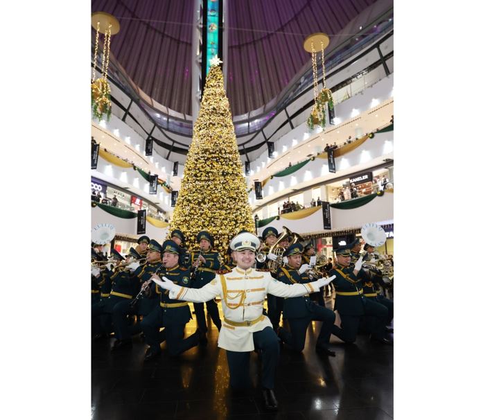 Ulan sarbazdary elordalyqtarǵa merekelik syı jasady