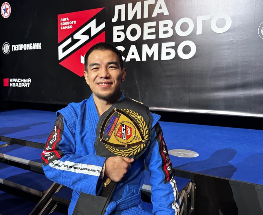 Ulttyq ulan qyzmetshisi Máskeýde ótken jaýyngerlik sambo lıgasynyń jeńimpazy atandy