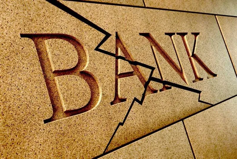 Elimizde toǵyz bank taratý satysynda tur