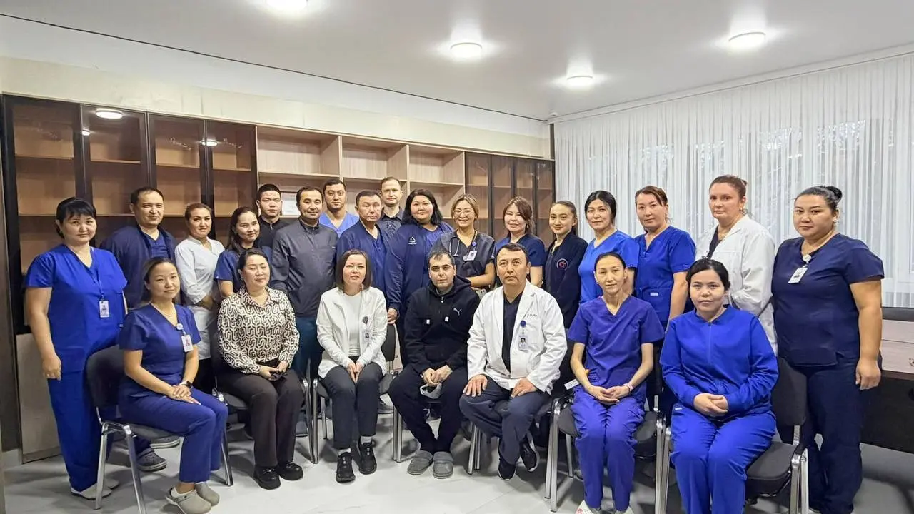 Almatyda energetıkalyq sýsynnan júrek aýrýyna shaldyqqan naýqasqa  ota jasaldy