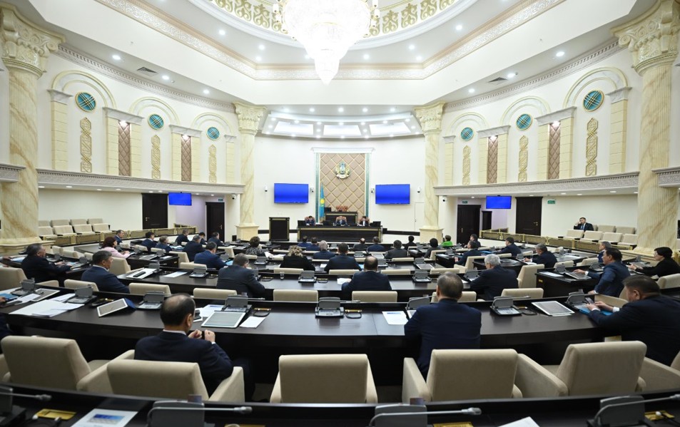 Senat qyzmetiniń nátıjesi: Bıyl 102 zań qaraldy