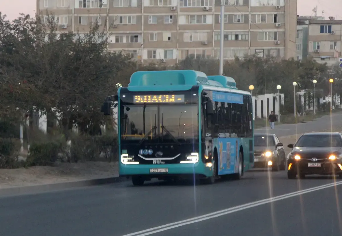 Aqtaýda kóktaıǵaq saldarynan avtobýstar qozǵalysy ýaqytsha toqtatyldy