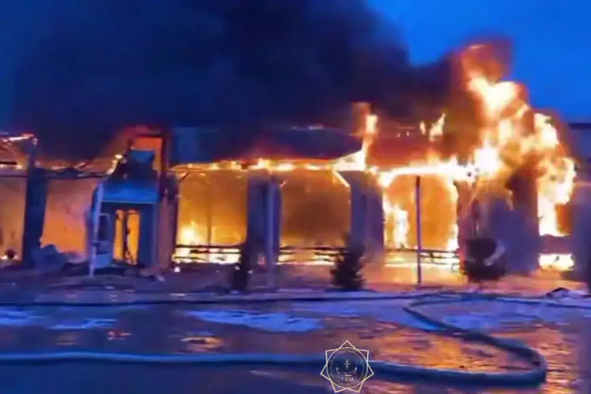 Túrkistan oblysynda jol boıyndaǵy dámhana órtenip ketti