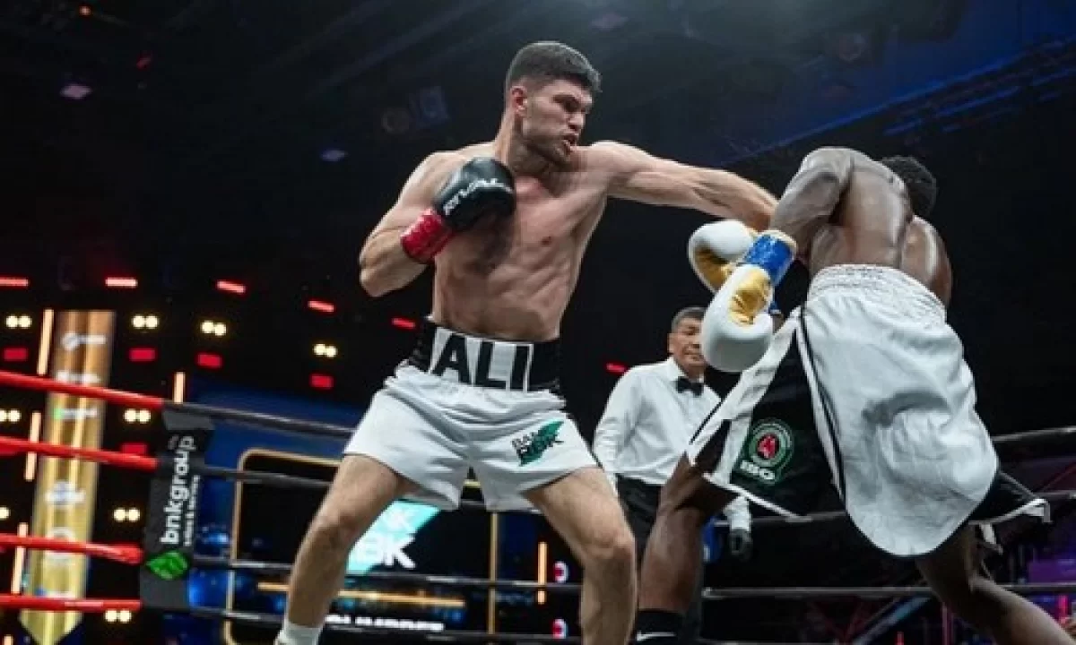 Almatyda kásipqoı boks keshi ótti