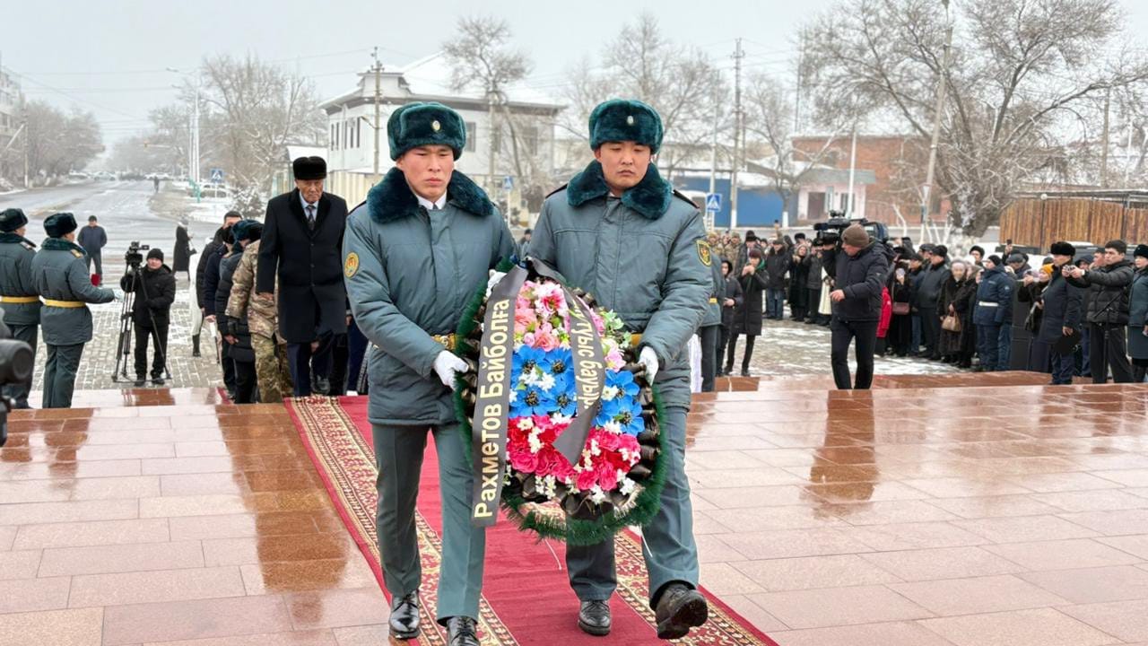 Soǵys sarbazynyń súıegi týǵan jerine qoıyldy