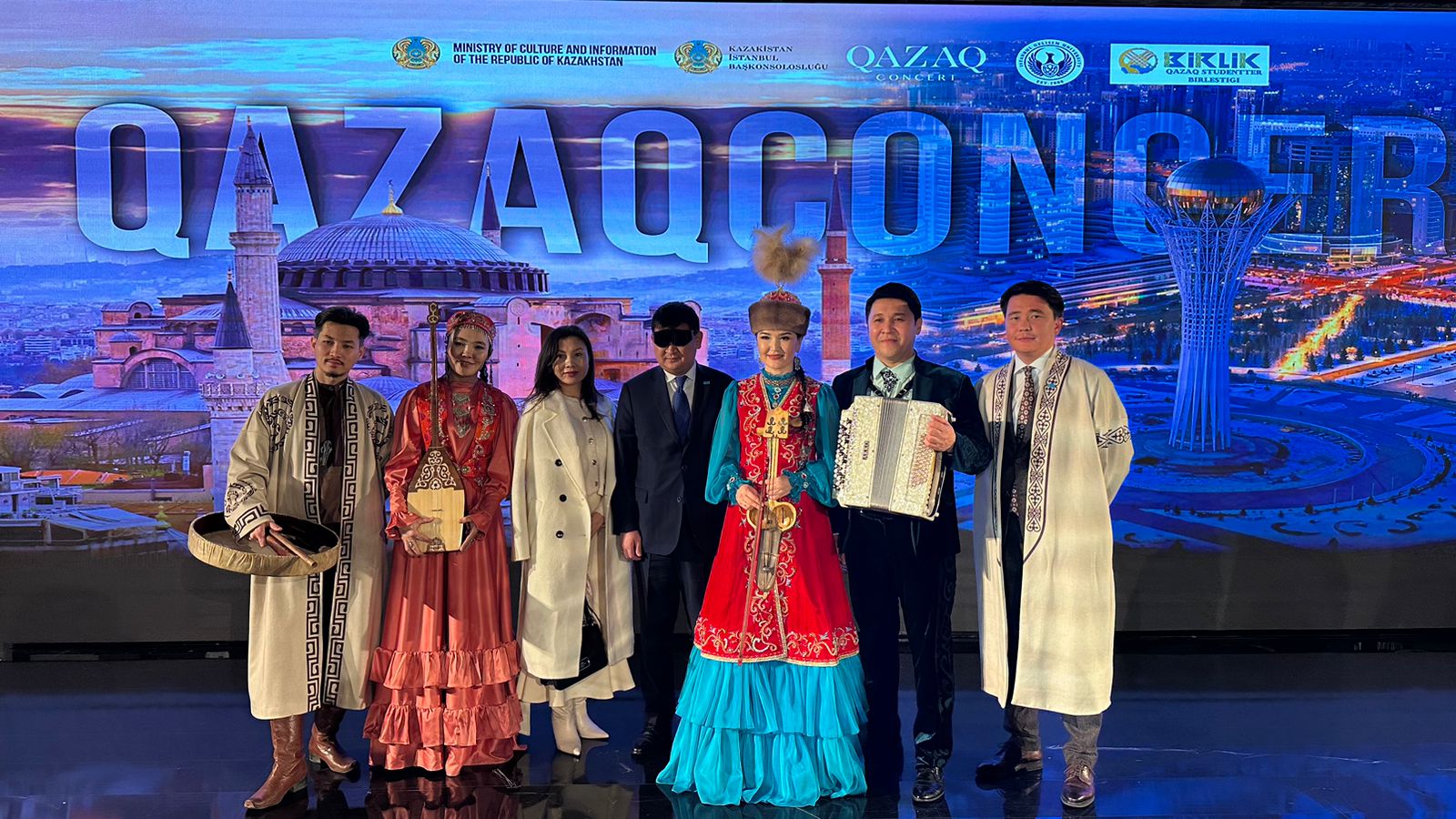 Ystanbul tórinde qazaq áýeni qalyqtady