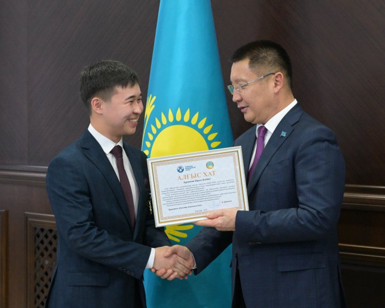 Stýdentter syılyqqa keneldi