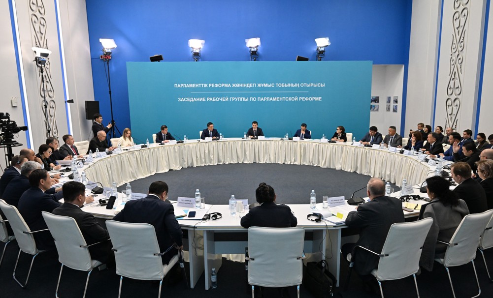 Parlamenttik reforma jaıy talqylandy