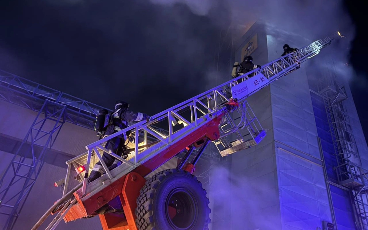 Almatyda 12 qabatty úıden órt shyǵyp, 60 adam evakýasııalandy