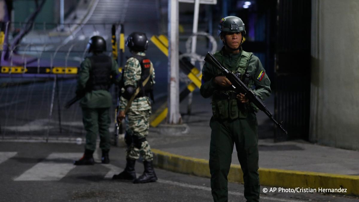 Venesýela Karakastaǵy jarylystardan keıin AQSh-ty áskerı agressııa jasady dep aıyptady
