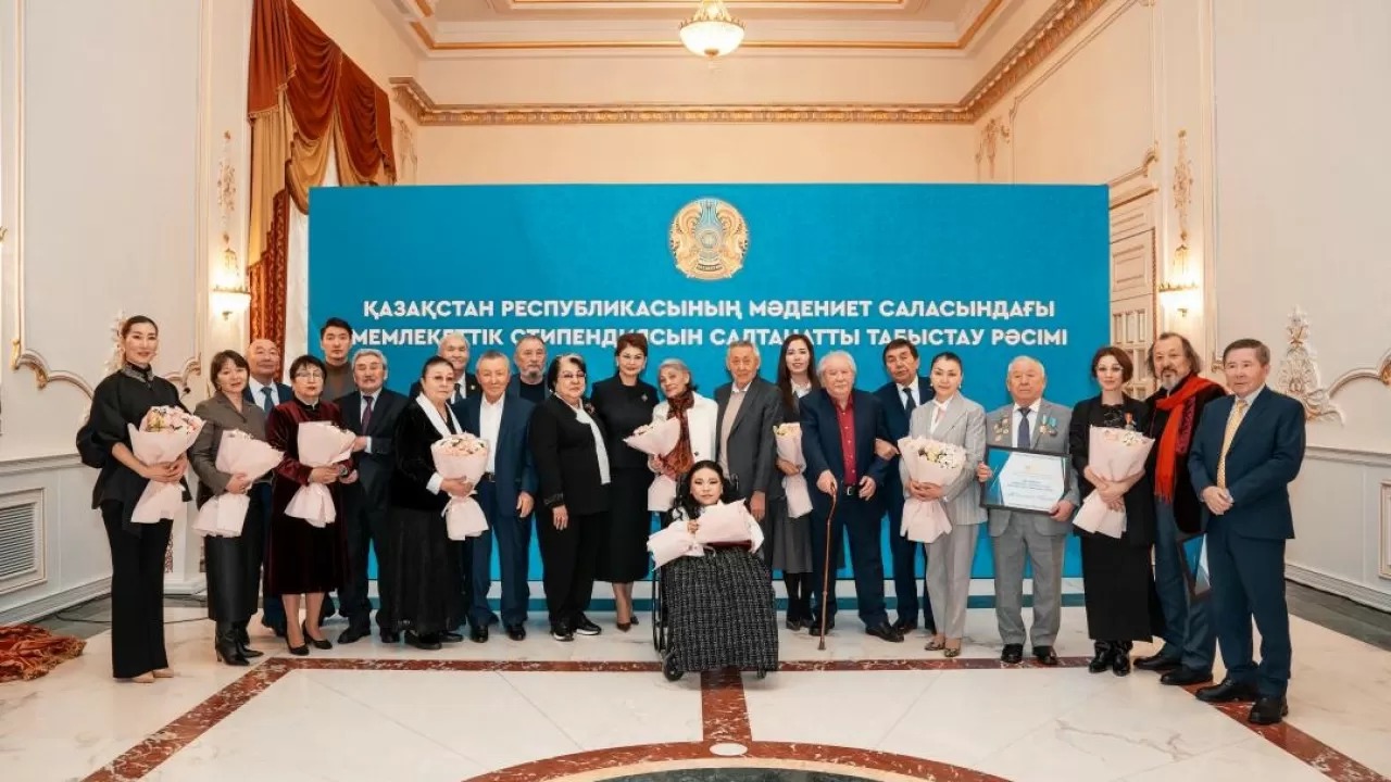 Astanada mádenıet qaıratkerlerine memlekettik stıpendııa tapsyryldy