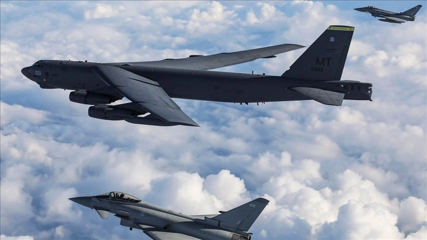 Venesýelaǵa qarsy áskerı operasııaǵa 150 bombalaýshy, joıǵysh jáne barlaý ushaǵy qatysqan