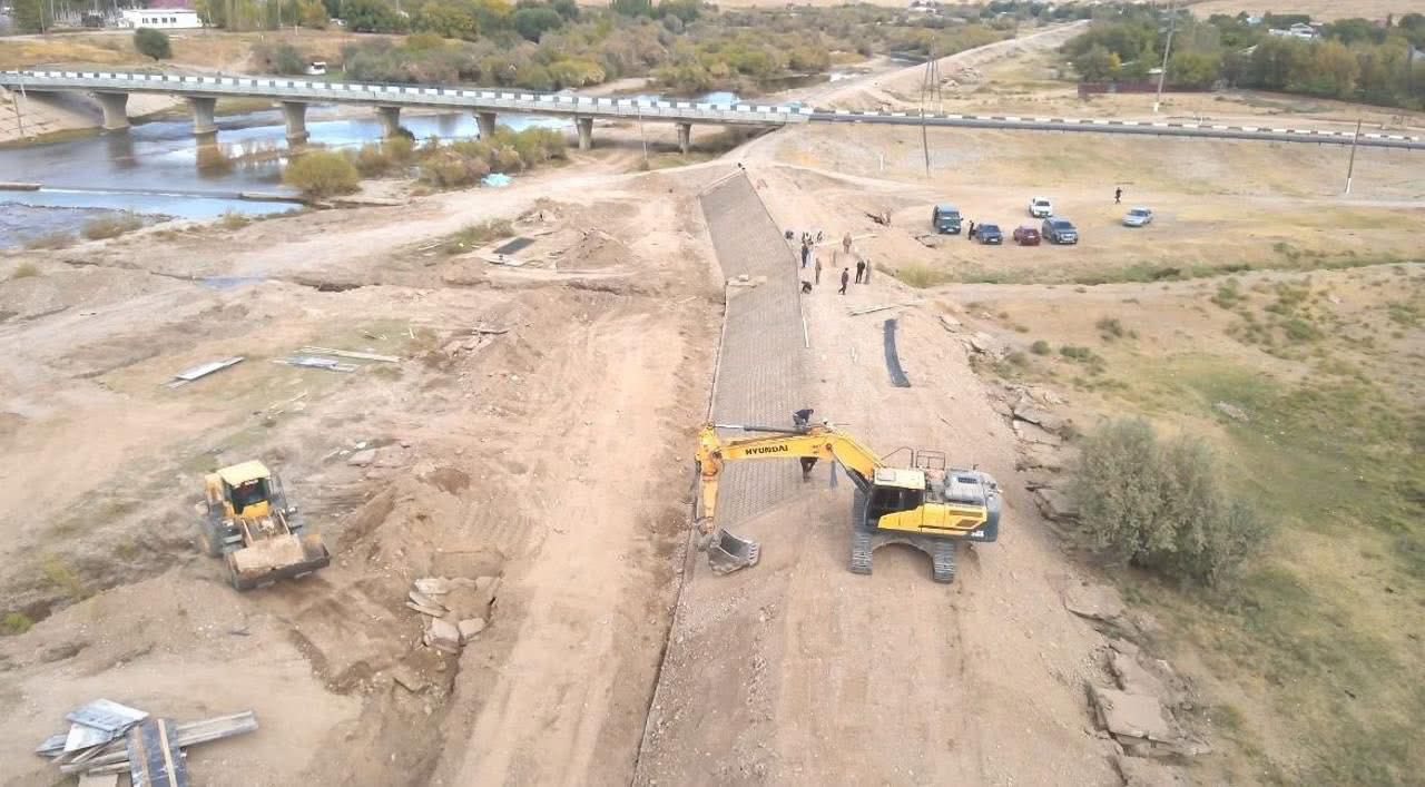 Sý tasqynynyń aldyn alý: Túrkistan oblysynda ózen arnalary tazartylyp jatyr