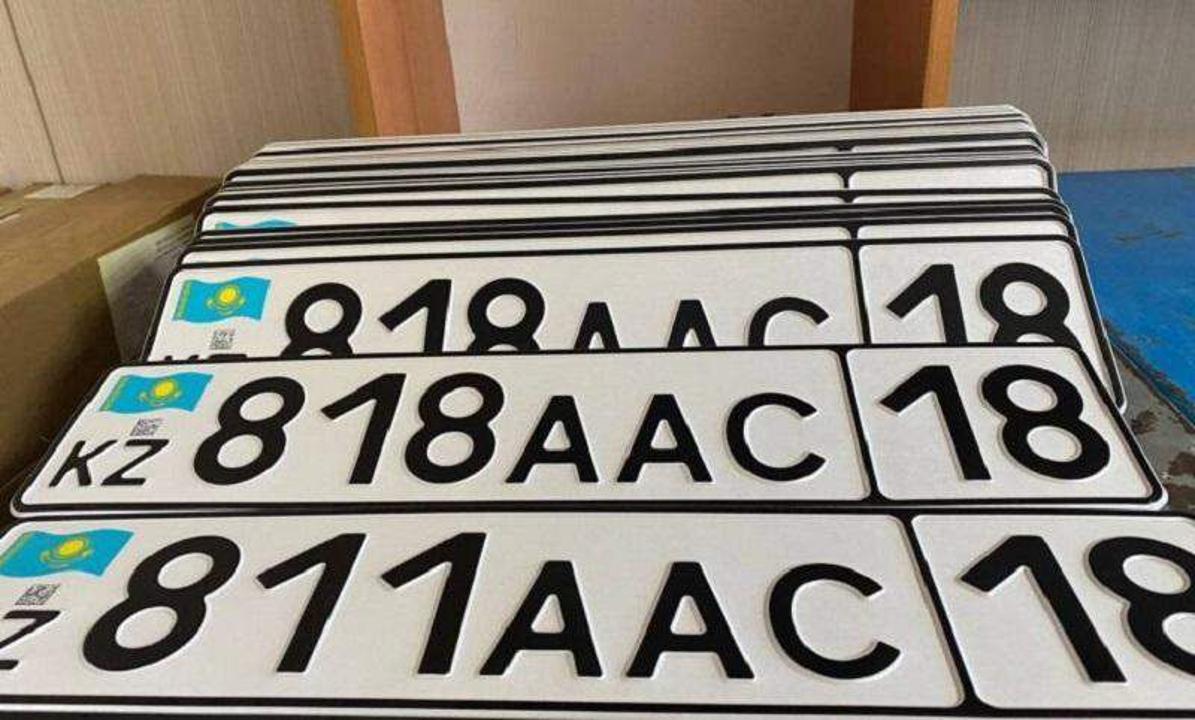 Almatyda aınalasy bir aptada «ádemi» nómir alǵysy keletinderden 19 myńdaı ótinish tústi