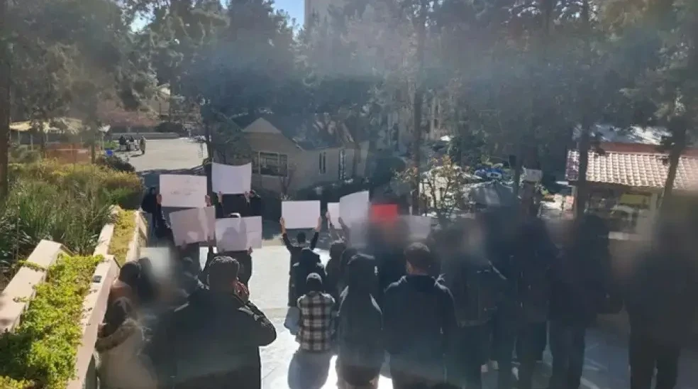 Irandaǵy narazylyqtar: meshitter órtenip, qurbandar týraly málimet tarady