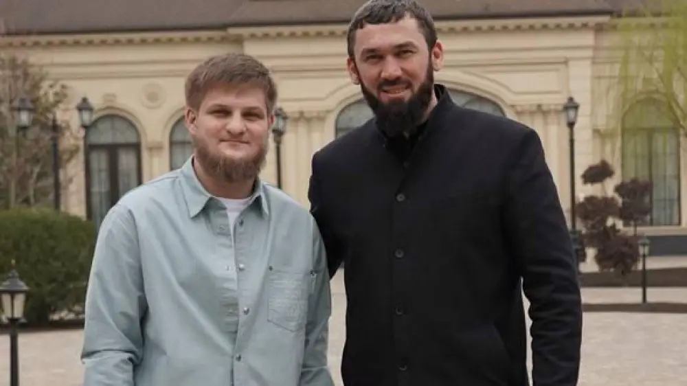 Ramzan Qadyrovtyń 20 jastaǵy uly vıse-premer bolyp taǵaıyndaldy