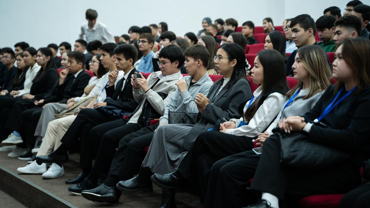 Almatyda qansha sheteldik stýdent bilim alyp júr?