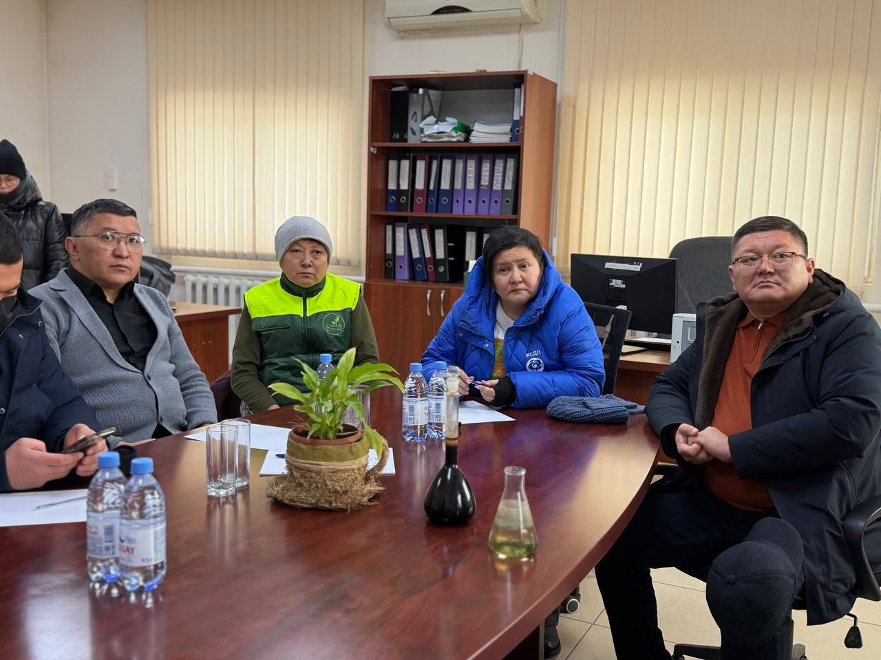 Depýtat qoqys shyǵaratyn kompanııalardyń qyzmetin synǵa aldy