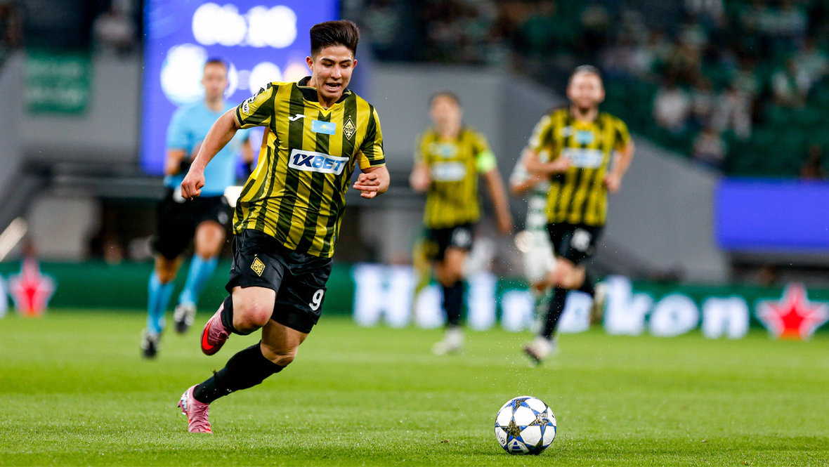 Dastan Sátpaev úzdikterdiń kóshin bastap tur