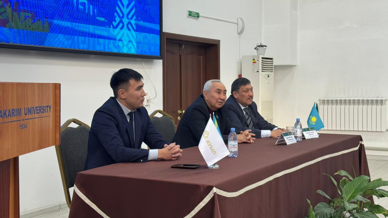 Agrarlyq kolledjderdiń basshylary oqý oryndaryna jer berýdi surap otyr