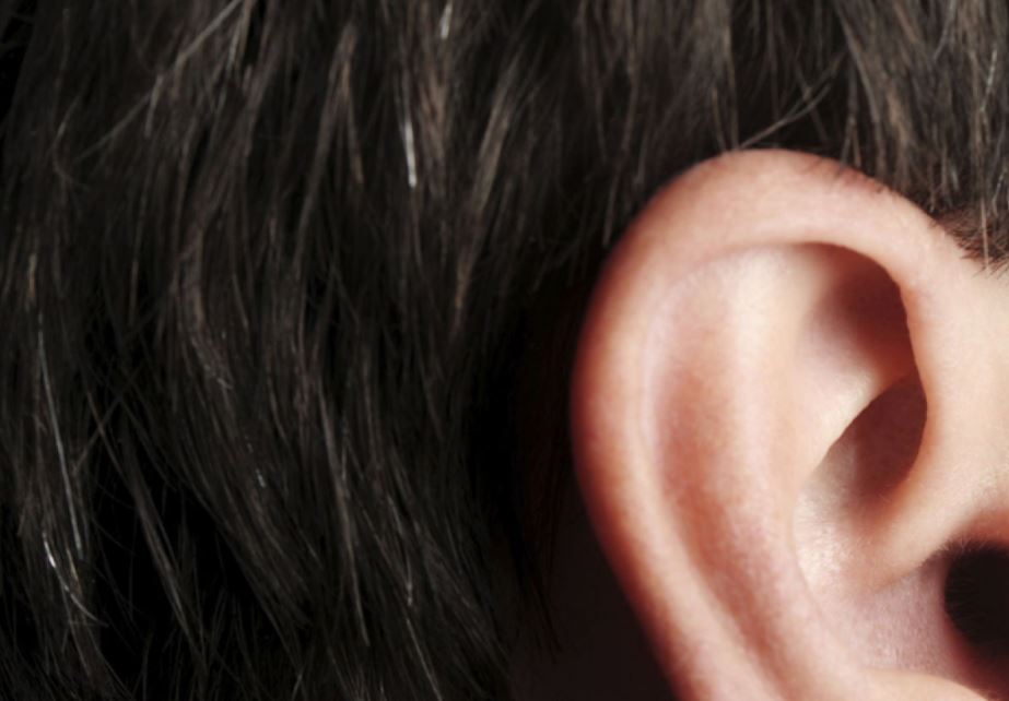 Atyraý oblysynda er adamnyń qulaǵyn kesip alǵan