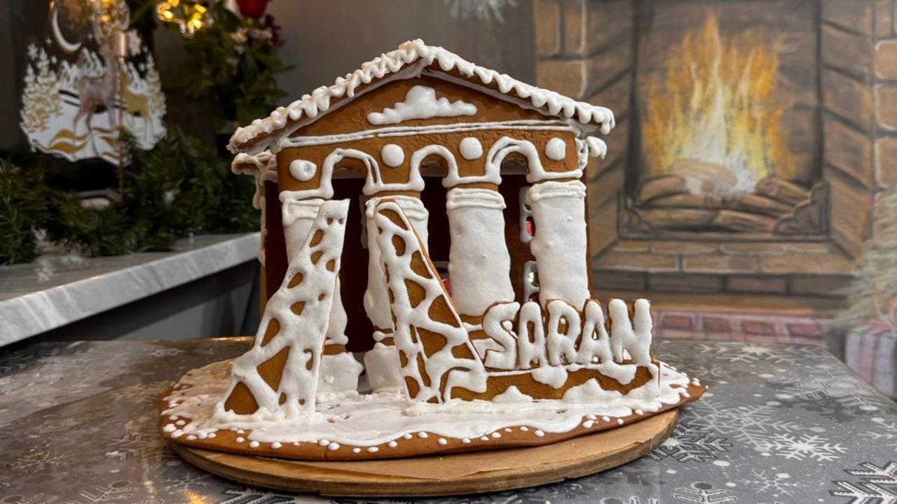 Sarandyq otbasy qalalyq Mádenıet úıin beıneleıtin toqash pisirdi