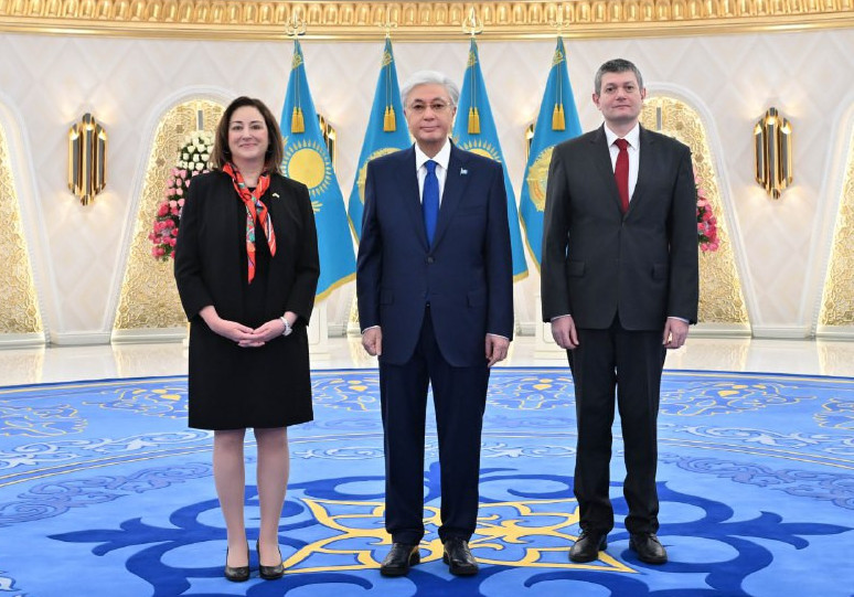 Memleket basshysy AQSh pen Bolgarııa elshilerinen senim gramotalaryn qabyldady