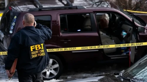 AQSh-ta polısııa áıeldi atyp óltirdi