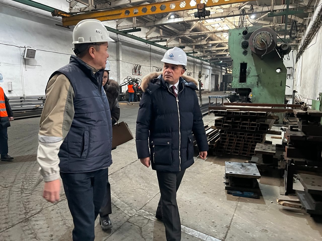 Depýtat óńdeý ónerkásibiniń problemalarymen tanysty