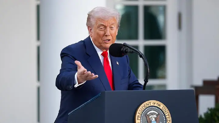 Tramp ózin Venesýela prezıdentiniń mindetin atqarýshy dep málimdedi