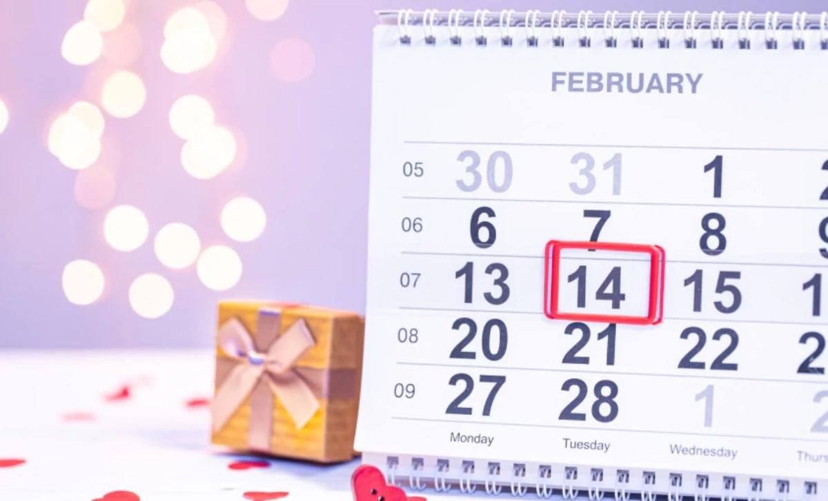 Aqpan aıynda el turǵyndary neshe kún demalady?