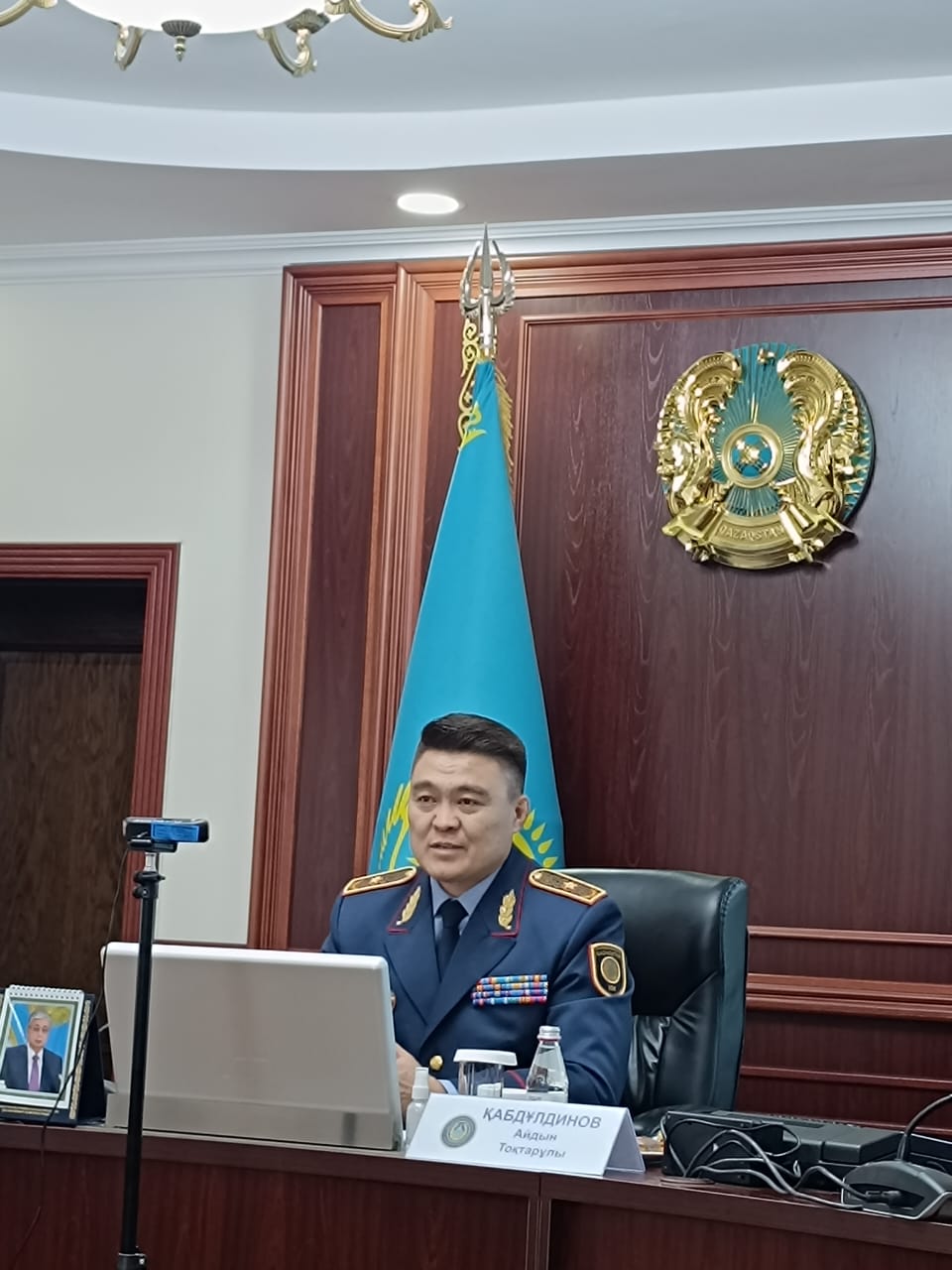 Almatynyń bas polıseıi jýrnalıstermen júzdesti