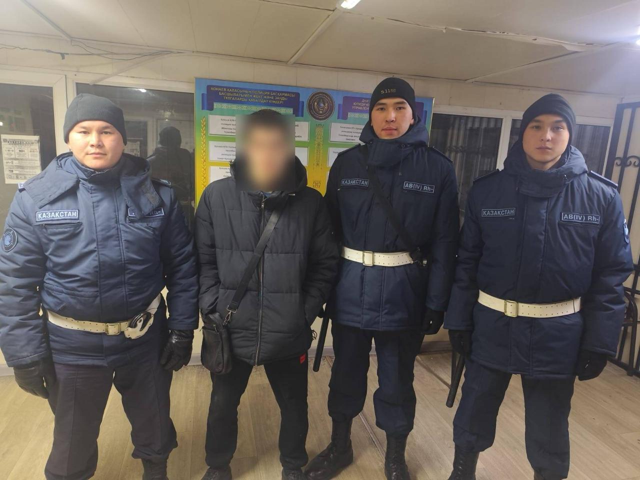 Ulandyqtar sýyq qarý ustaǵan turǵyndy qolǵa túsirdi