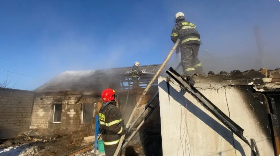Ertis aýylynda jeke turǵyn úı túgi qalmaı órtenip ketti: 2 bala qaıtys boldy