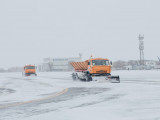 Atyraý áýejaıyndaǵy ushý-qoný jolaǵyna 23 tonnadan astam eritindi sebildi
