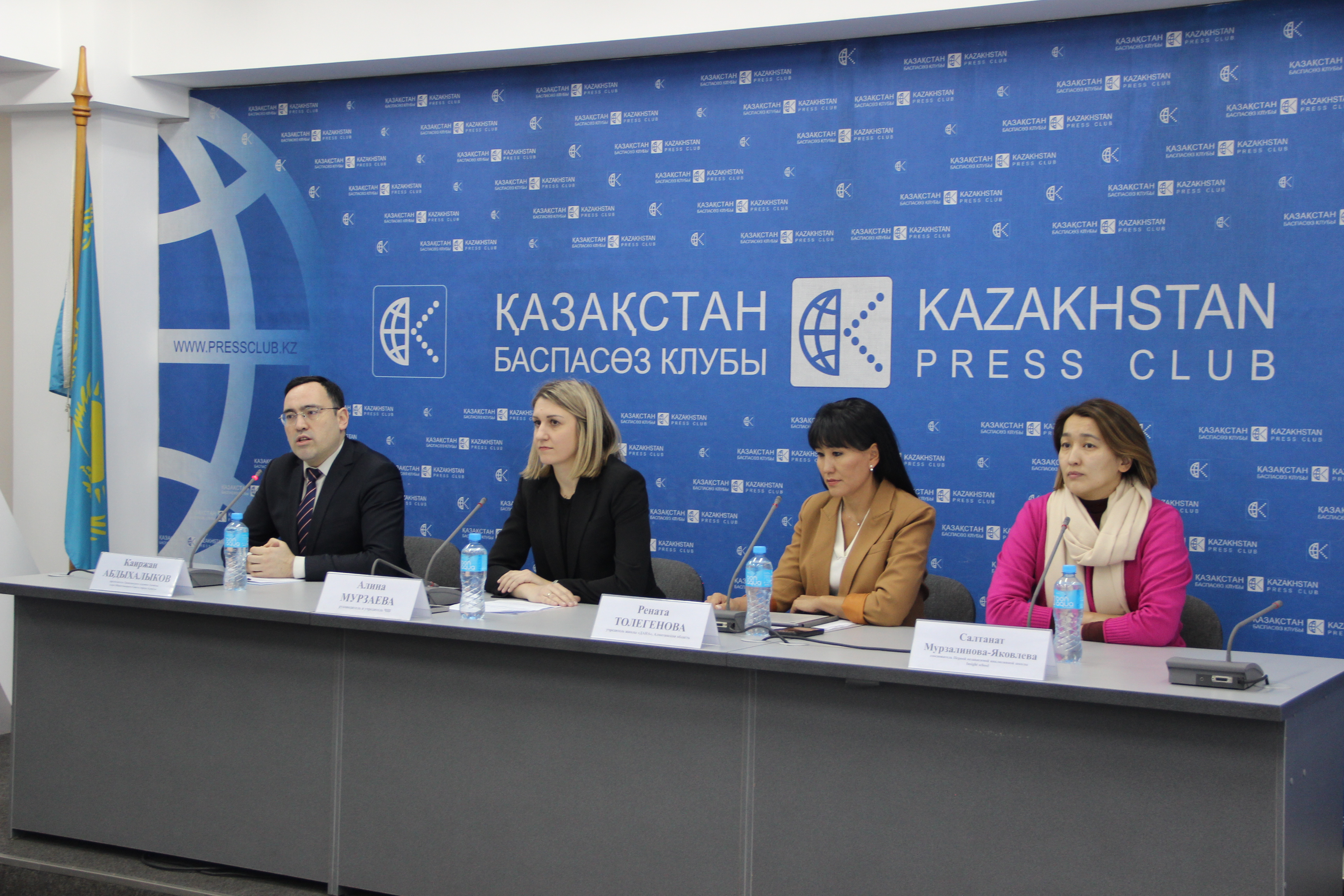 Almatyda jekemenshik mektepterdiń máseleleri talqylandy