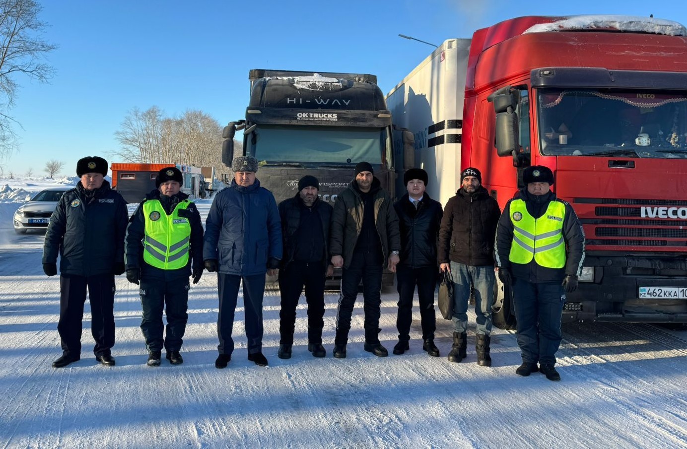 Soltústik Qazaqstanda aıazda kólikteri qatyp qalǵan sheteldikter qutqaryldy