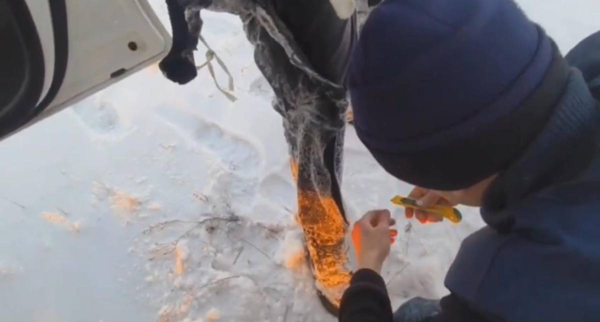 Ekibastuzda muz oıylyp, sýǵa ketken balyqshylar qutqaryldy