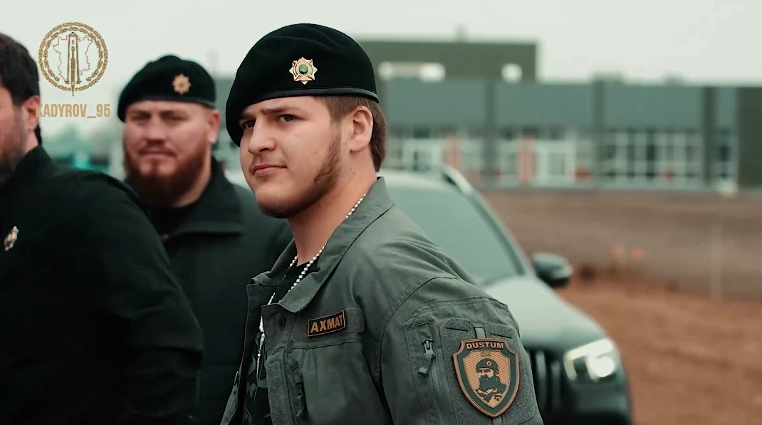 Sheshenstan basshysynyń uly Adam Qadyrov jol-kólik oqıǵasynan keıin aýrýhanaǵa jetkizildi