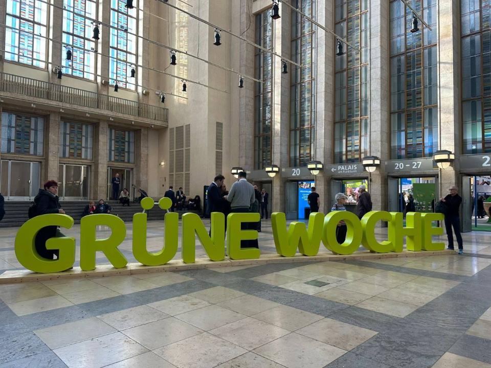 Berlınde pavılon ashyldy: Nemister Qazaqstan ónimderine qyzyǵýshylyq tanytty