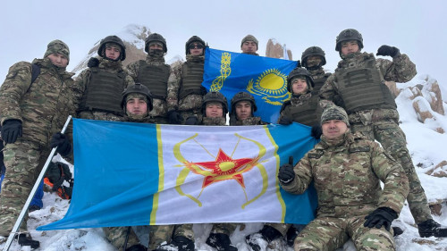 Kýrsanttar 3500 metrlik shyńdy baǵyndyrdy