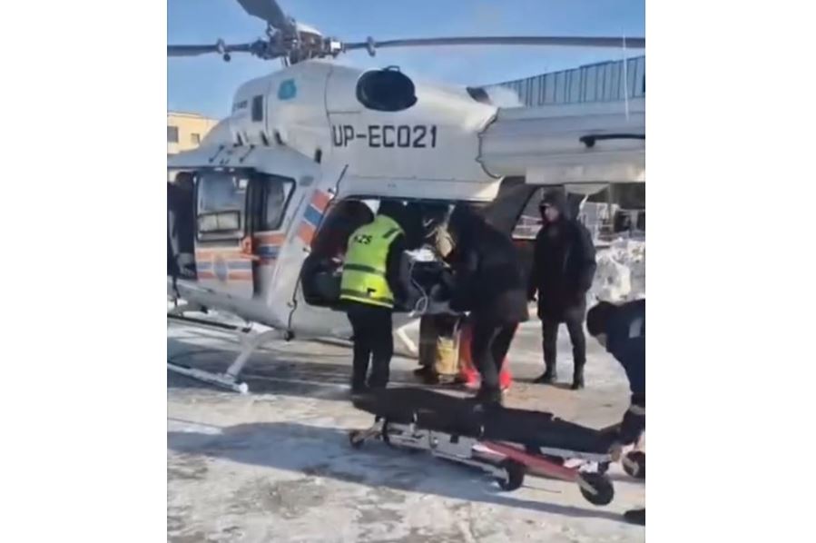 Aýyr jaǵdaıdaǵy sábı tikushaq arqyly Astanaǵa shuǵyl jetkizildi