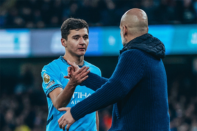 «Manchester Sıtıde» uzaq jyldar boıy top deńgeıdegi qorǵaýshy bolady: Gvardıola ózbek fýtbolshysy týraly