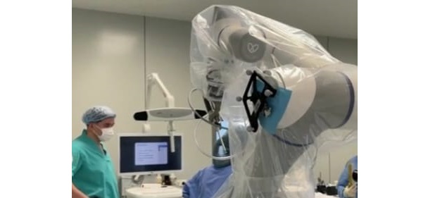 Robot-hırýrg tize býynyn aýystyrý otasyn jasady