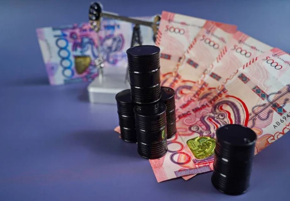 Qazaqstanda munaı óndirýdiń ýaqytsha toqtaýy: «Qara altyn» baǵasy qymbattady