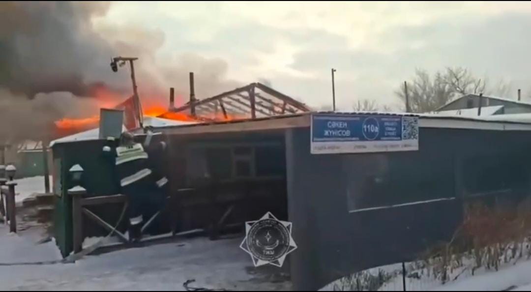 Astanada ǵımarat shatyry órtendi: Zardap shekkender joq