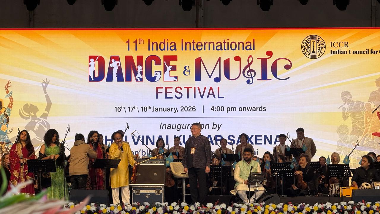 Qazaqstan ónerpazdary Nıý-Delıde óner kórsetti