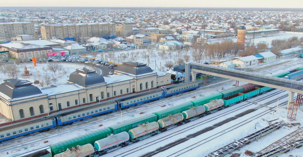 Qazalyda temirjol ústinen ótetin aspaly kópir ashyldy