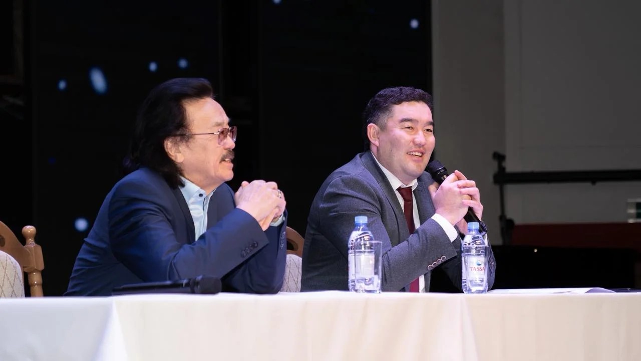 Halyq ártisi – fılarmonııa dırektory