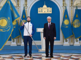 Prezıdent qysqy Olımpıadaǵa qatysatyn ulttyq qurama múshelerine Memlekettik týdy tapsyrdy